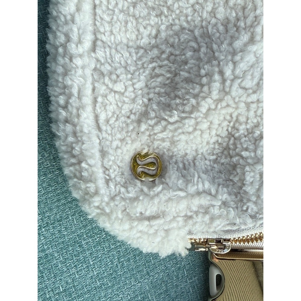 Lululemon Everywhere Belt Bag White Fleece Sherpa Gold Hardware Waist Pack 1L - Picture 2 of 6